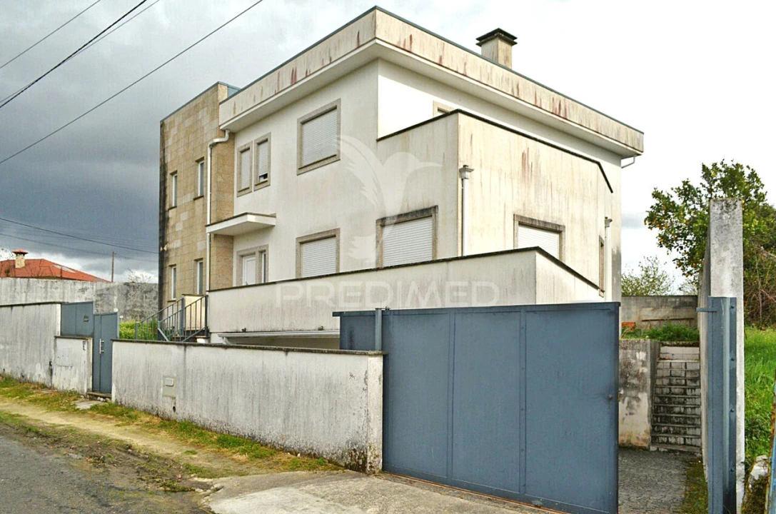 Moradia T4 para Venda em Campo Foto 1