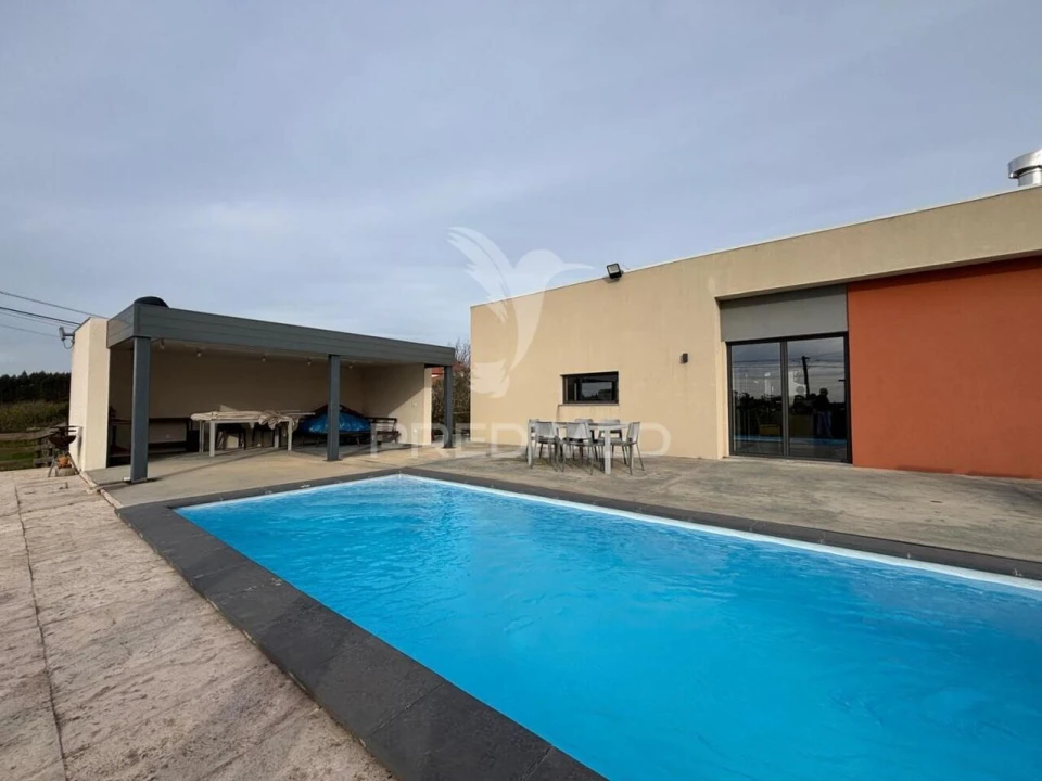 Moradia T4 para Venda em Alvorninha Foto 33