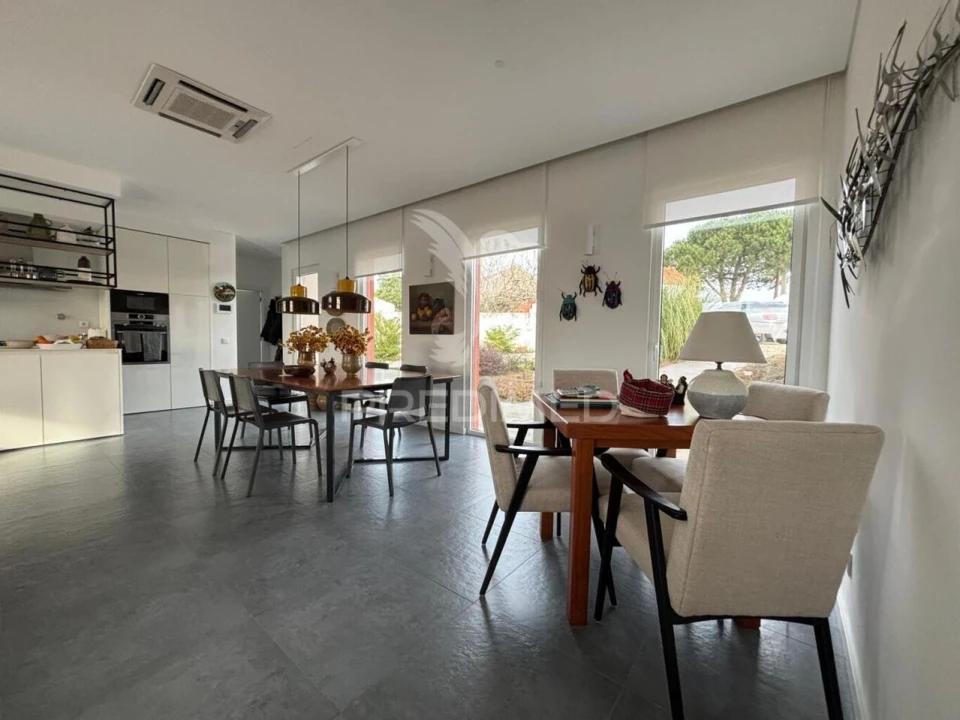 Moradia T4 para Venda em Alvorninha Foto 5