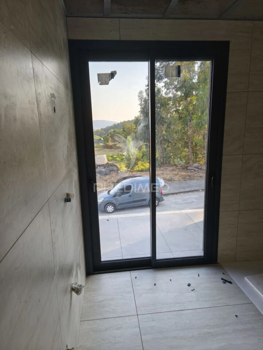 Moradia T3 para Venda em Oliveira (Santa Maria) Foto 17