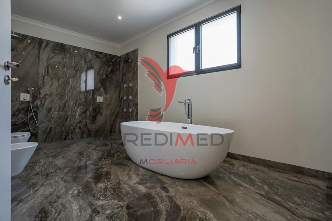 Moradia T3 para Venda em São Martinho Foto 16