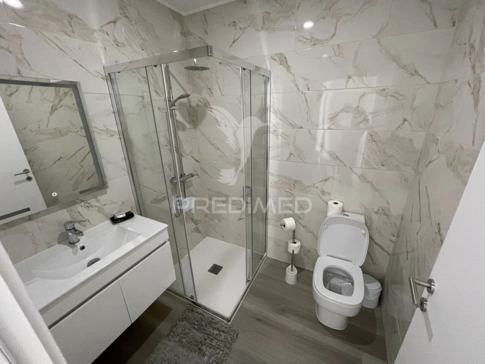 Moradia T6 para Venda em Madalena Foto 11