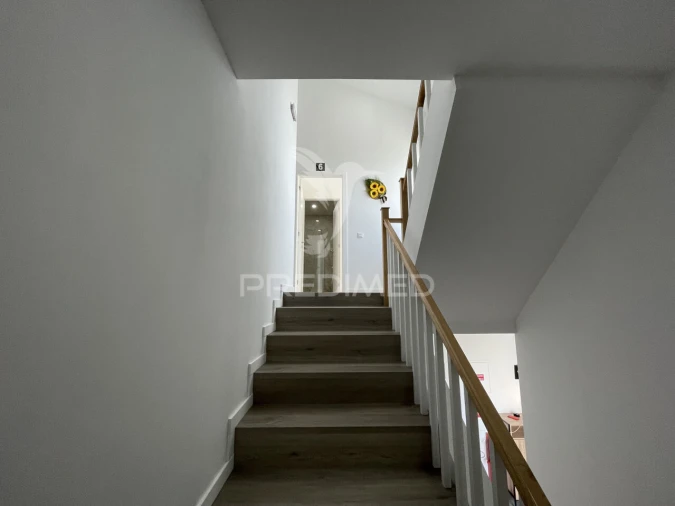 Moradia T6 para Venda em Madalena Foto 22