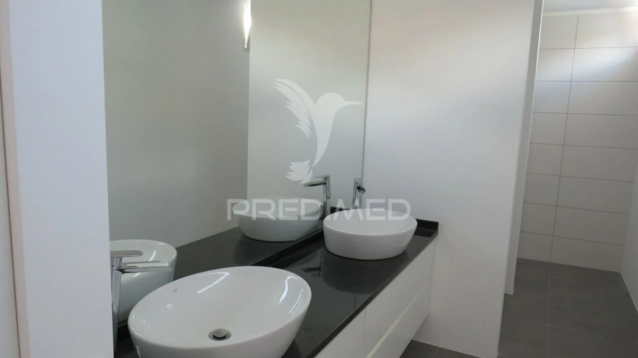 Moradia T4 para Venda em Camara de Lobos Foto 27