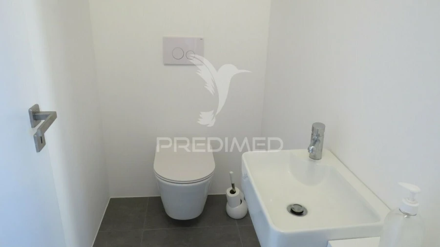 Moradia T4 para Venda em Camara de Lobos Foto 10