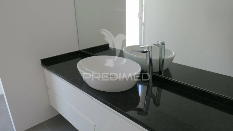 Moradia T4 para Venda em Camara de Lobos Foto 18