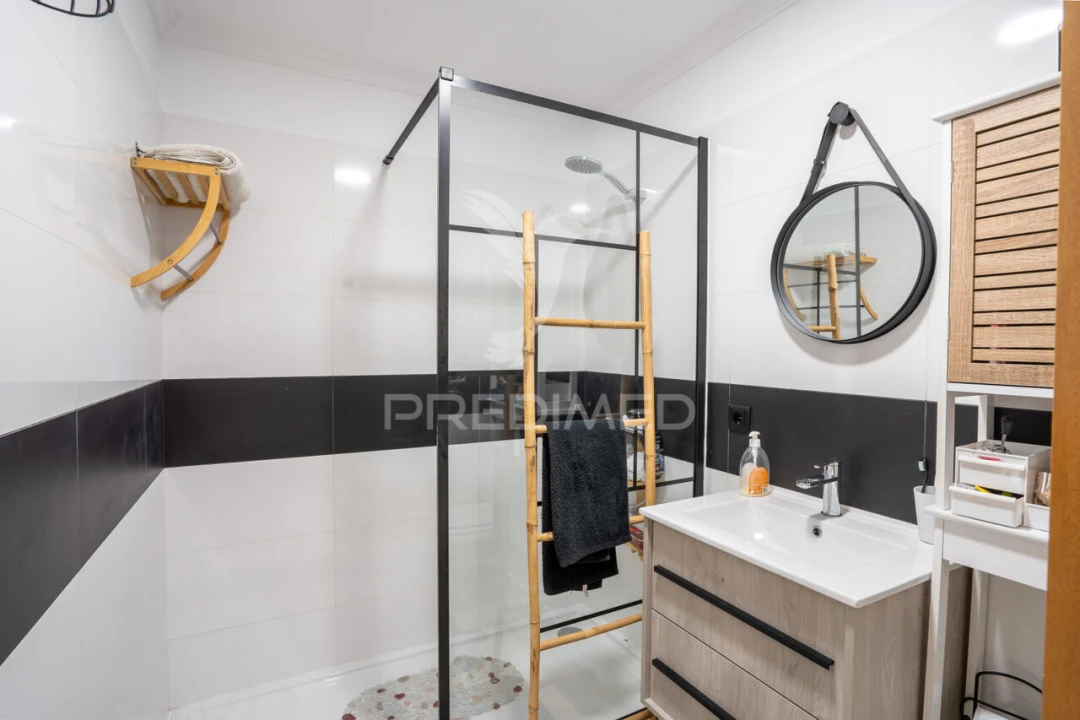 Apartamento T2 para Venda em Caniço Foto 16