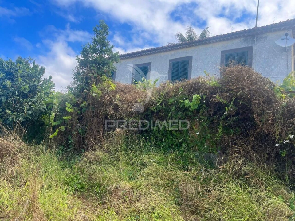 Moradia T3 para Venda em Prazeres Foto 1