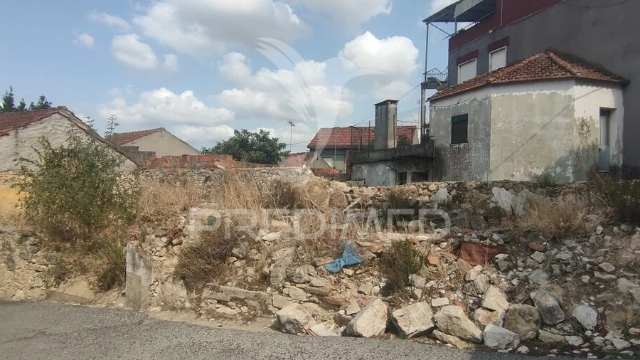 Moradia T0 para Venda em Amiais de Baixo