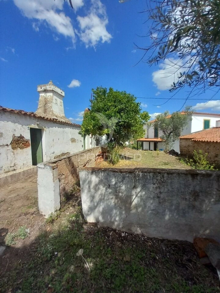 Moradia T8 para Venda em Redondo Foto 1