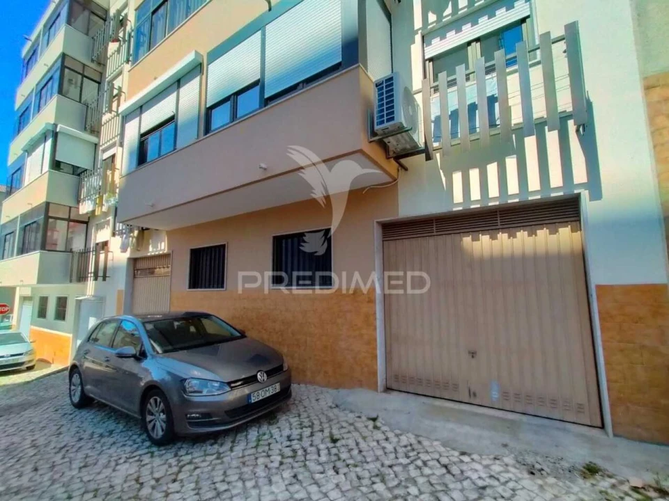 Garagem para Arrendamento em Odivelas Foto 1