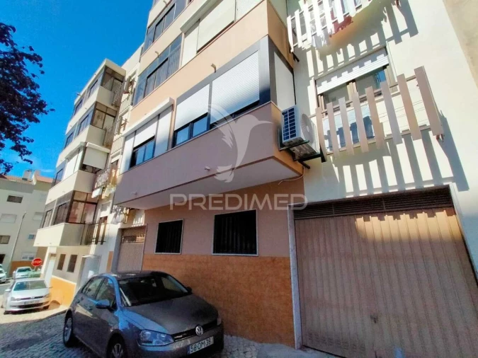 Garagem para Arrendamento em Odivelas Foto 2