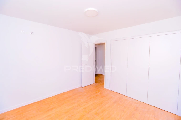 Apartamento T3 para Venda em Vila Verde e Barbudo Foto 9