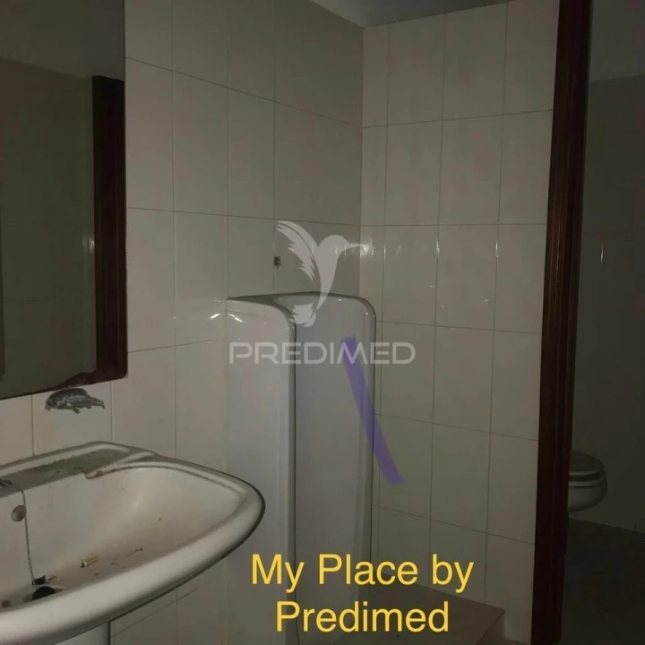 Armazém para Venda em Milheiros Foto 4