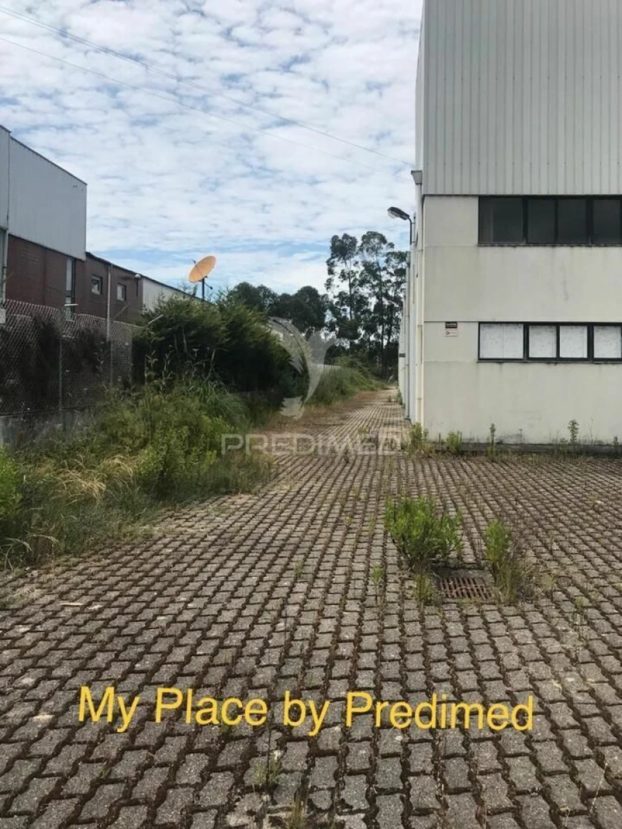 Armazém para Venda em Milheiros Foto 16