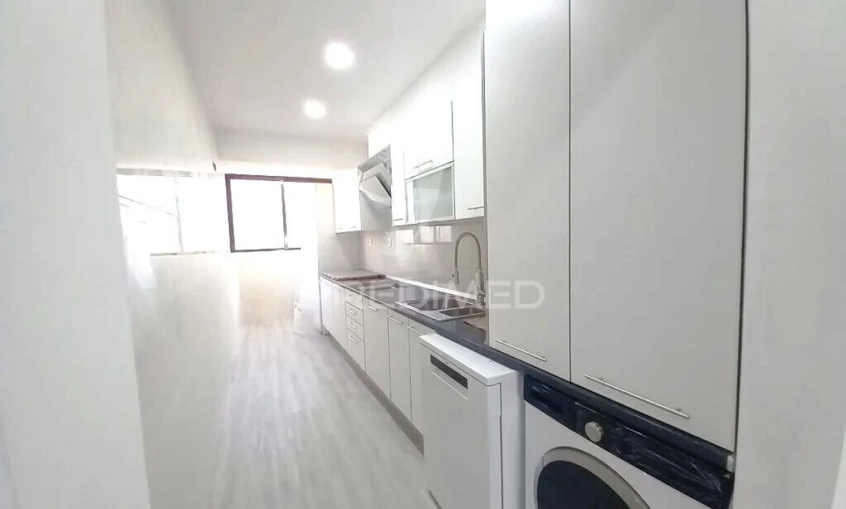 Apartamento T4 para Venda em Costa da Caparica Foto 6