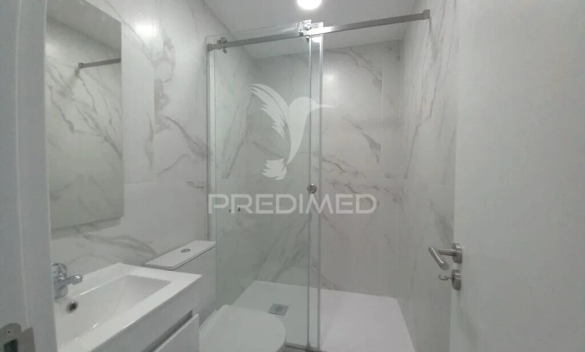 Apartamento T4 para Venda em Costa da Caparica Foto 8