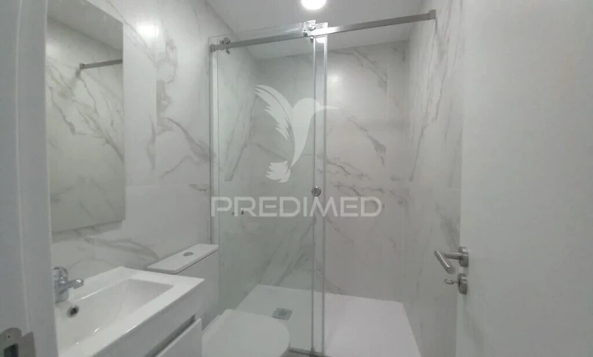 Apartamento T4 para Venda em Costa da Caparica Foto 8