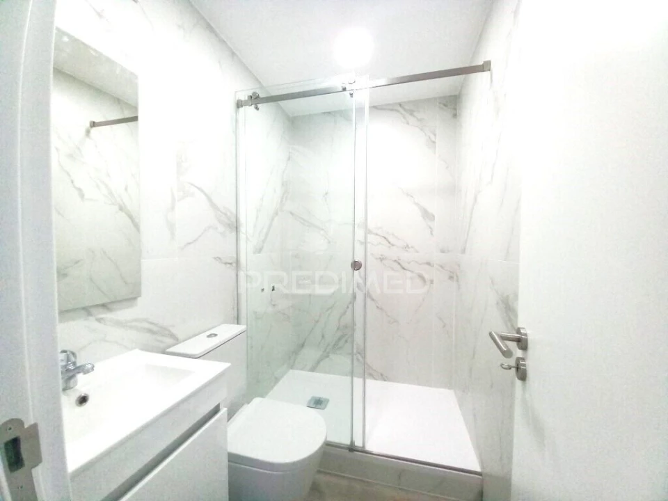 Apartamento T4 para Venda em Costa da Caparica Foto 25