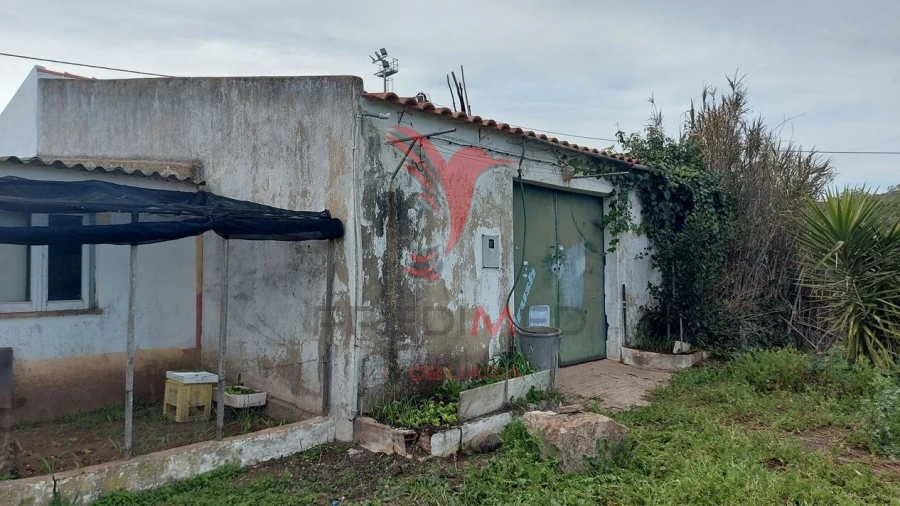 Armazém para Venda em Bensafrim e Barão de São João