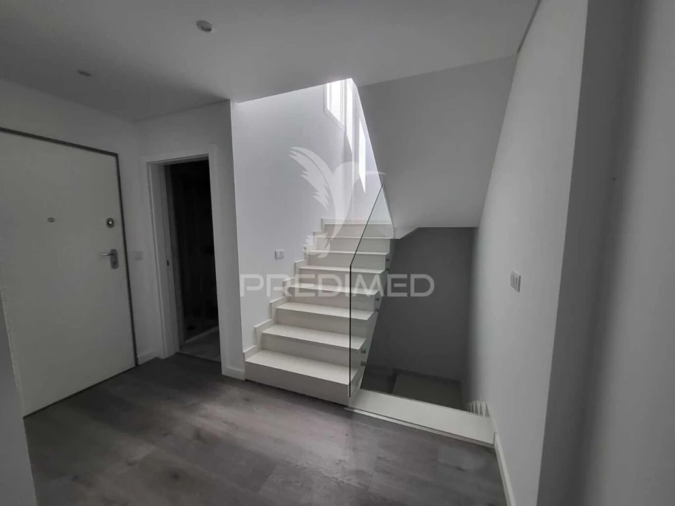 Moradia T4 para Venda em Corroios Foto 23