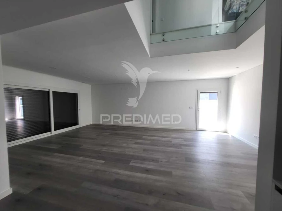 Moradia T4 para Venda em Corroios Foto 4