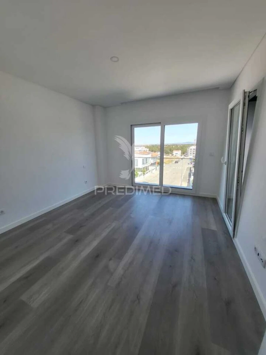 Moradia T4 para Venda em Corroios Foto 12