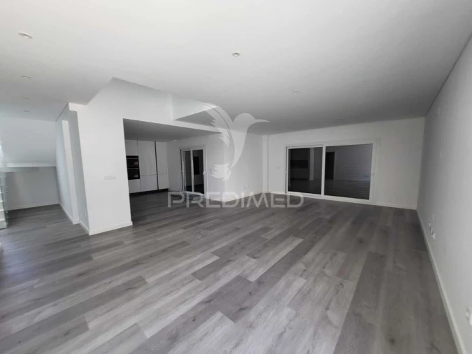 Moradia T4 para Venda em Corroios Foto 1