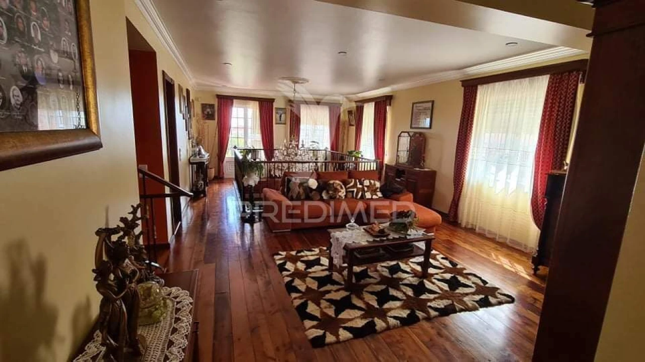 Moradia T4 para Venda em Porto Judeu Foto 13