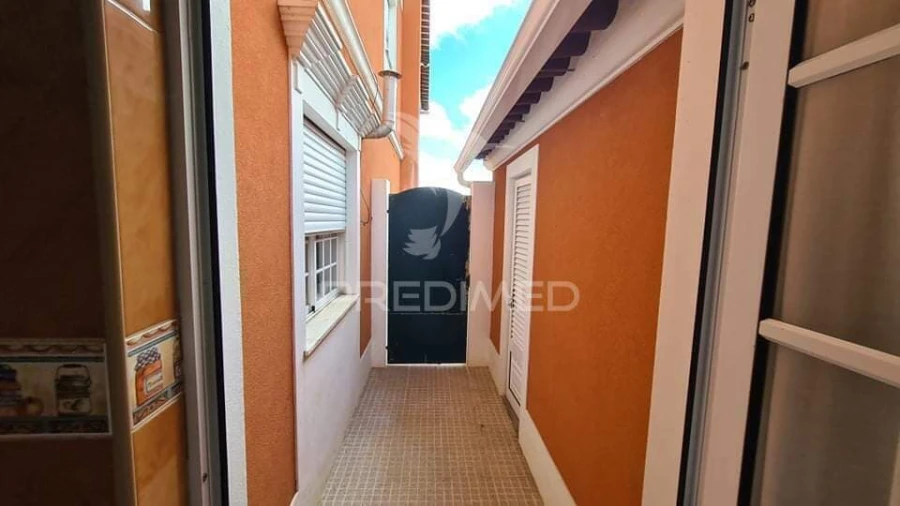 Moradia T4 para Venda em Porto Judeu Foto 9