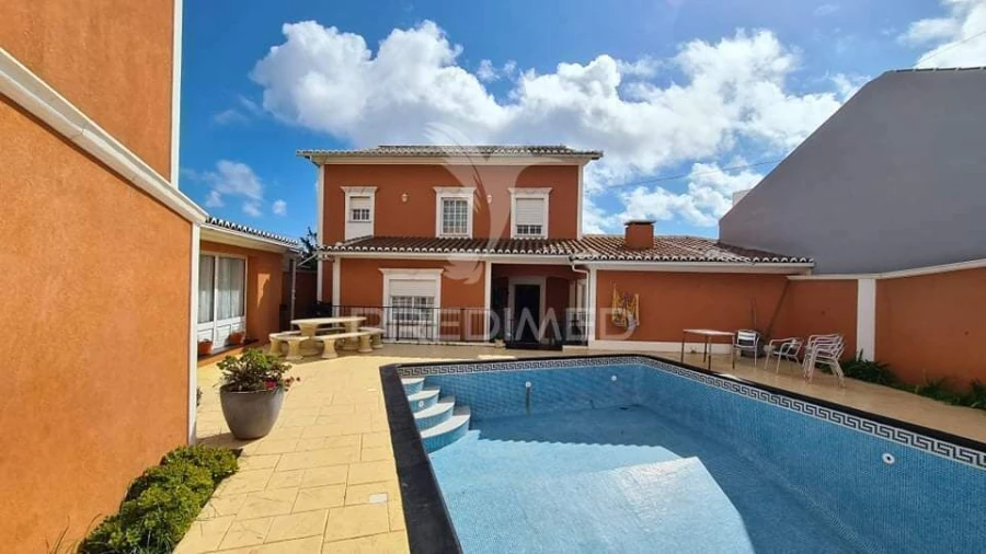 Moradia T4 para Venda em Porto Judeu Foto 6