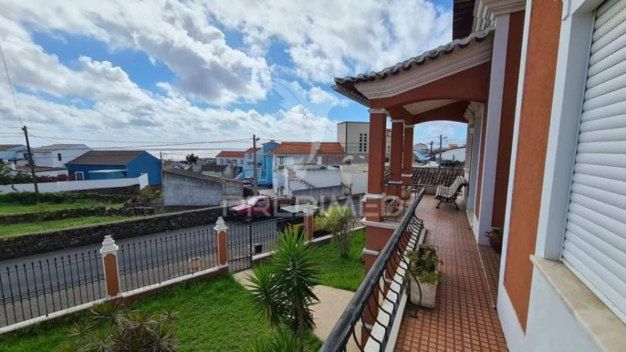 Moradia T4 para Venda em Porto Judeu Foto 2