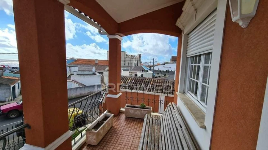 Moradia T4 para Venda em Porto Judeu Foto 3