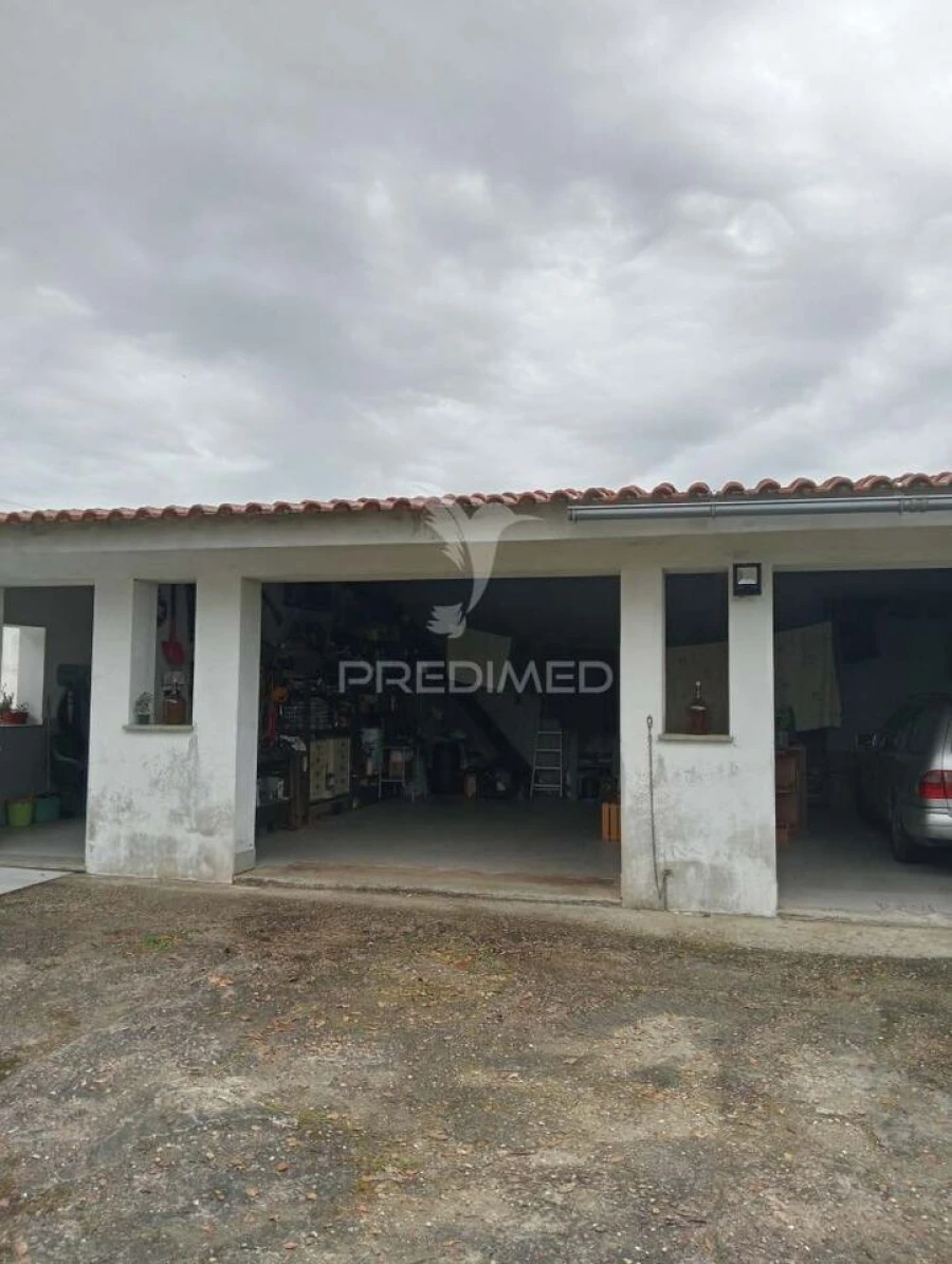 Moradia T4 para Venda em Aradas Foto 3