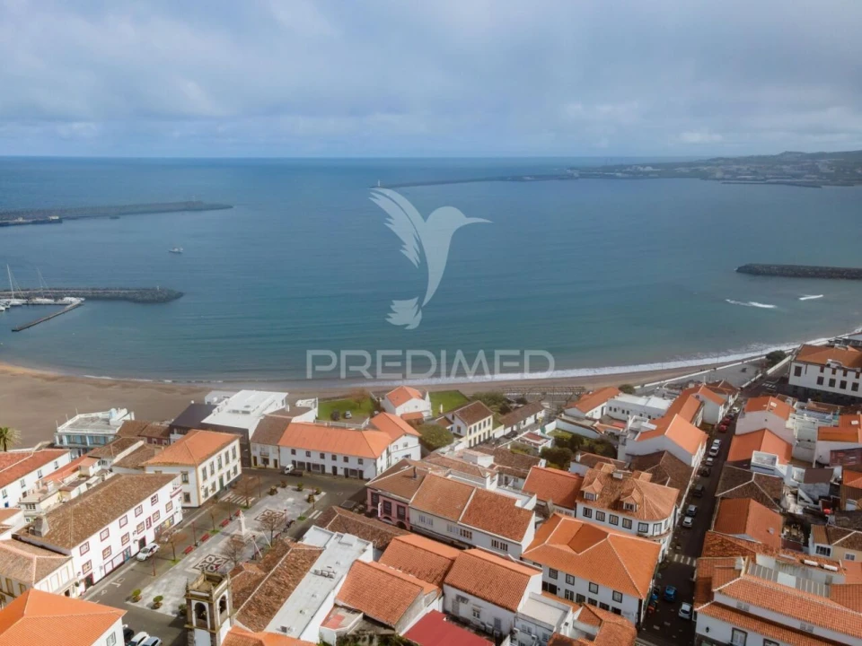 Moradia T3 para Venda em Praia da Vitoria (Santa Cruz) Foto 1