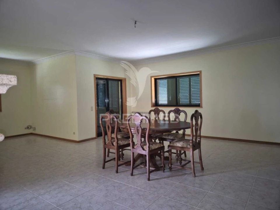 Moradia T4 para Venda em Lago Foto 8