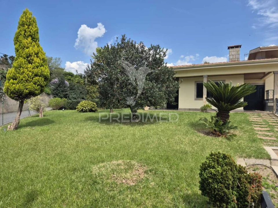 Moradia T4 para Venda em Lago Foto 33