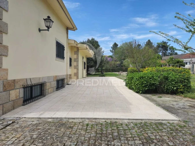 Moradia T4 para Venda em Lago Foto 17