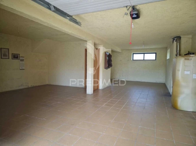 Moradia T4 para Venda em Lago Foto 16