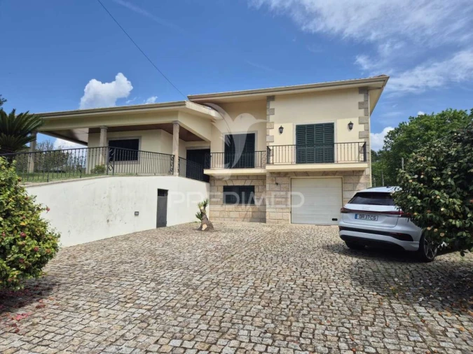 Moradia T4 para Venda em Lago Foto 34