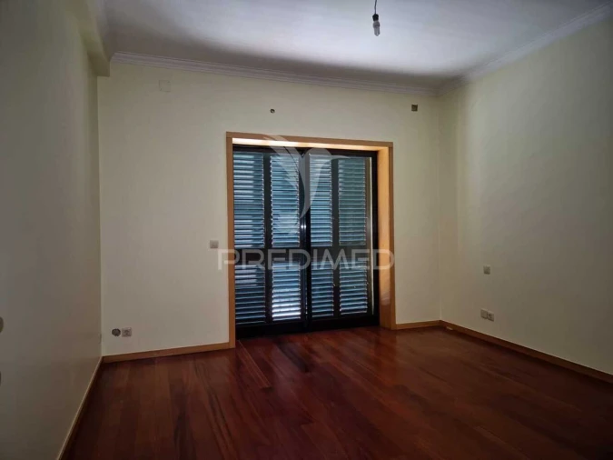 Moradia T4 para Venda em Lago Foto 14