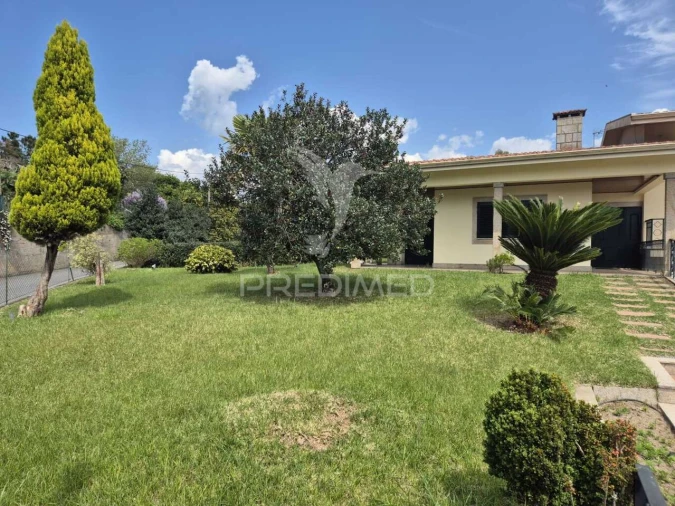 Moradia T4 para Venda em Lago Foto 33