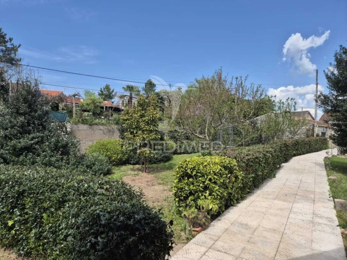 Moradia T4 para Venda em Lago Foto 31