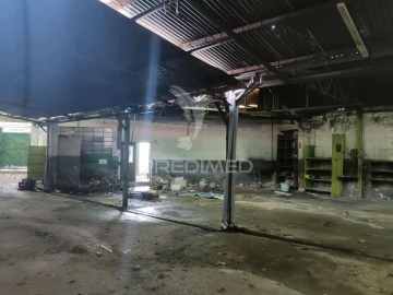 Armazém para Venda em Alcanhões