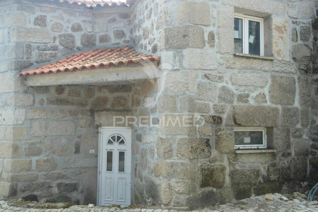 Moradia T2 para Venda em Algodres Foto 1