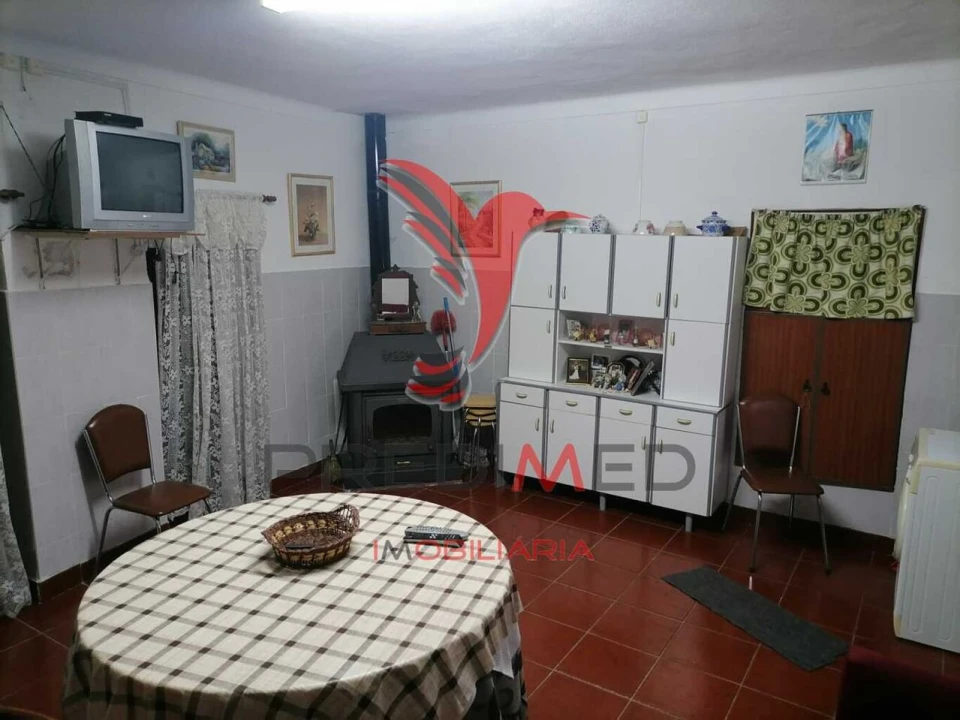 Moradia T2 para Venda em Alagoa Foto 4