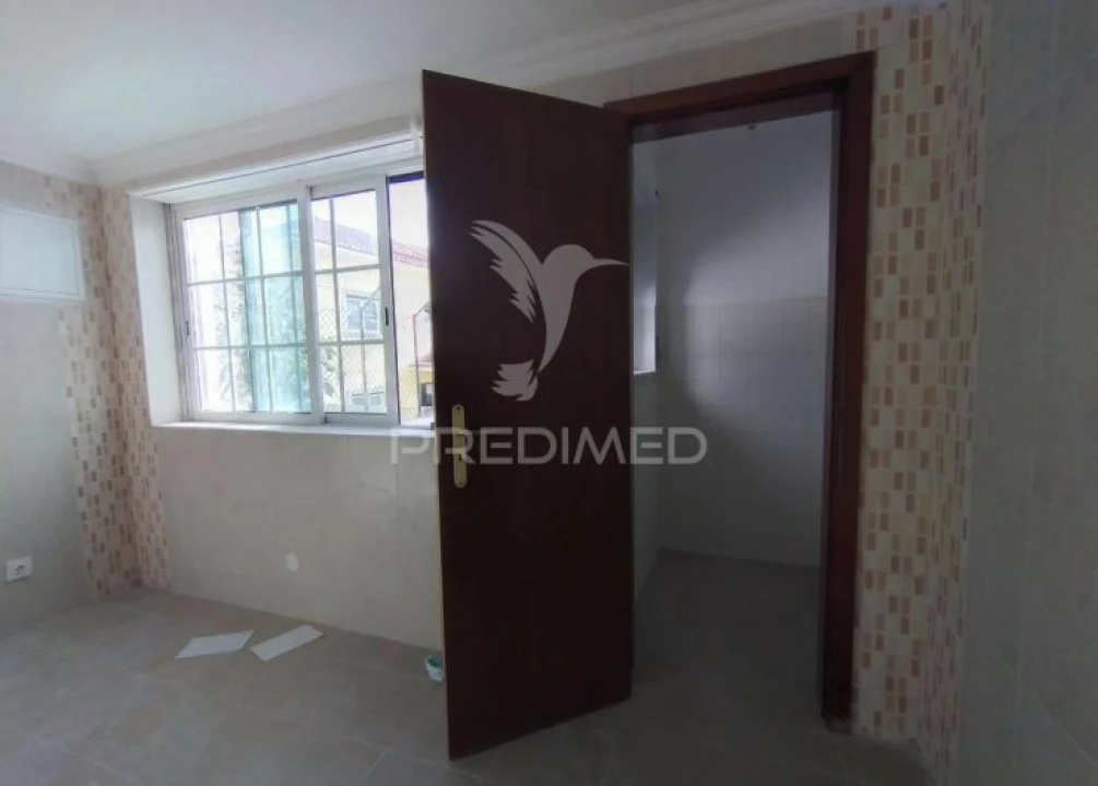 Moradia T6 para Venda em Carcavelos e Parede Foto 20