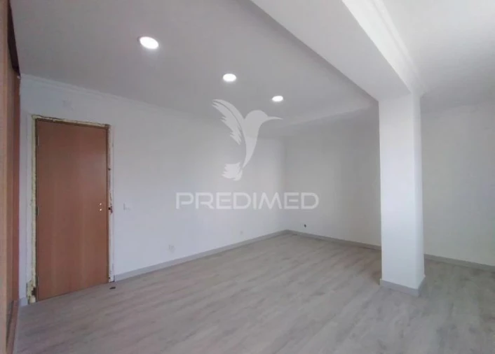 Moradia T6 para Venda em Carcavelos e Parede Foto 4