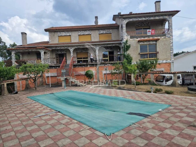 Moradia T6 para Venda em Nossa Senhora das Misericordias Foto 1