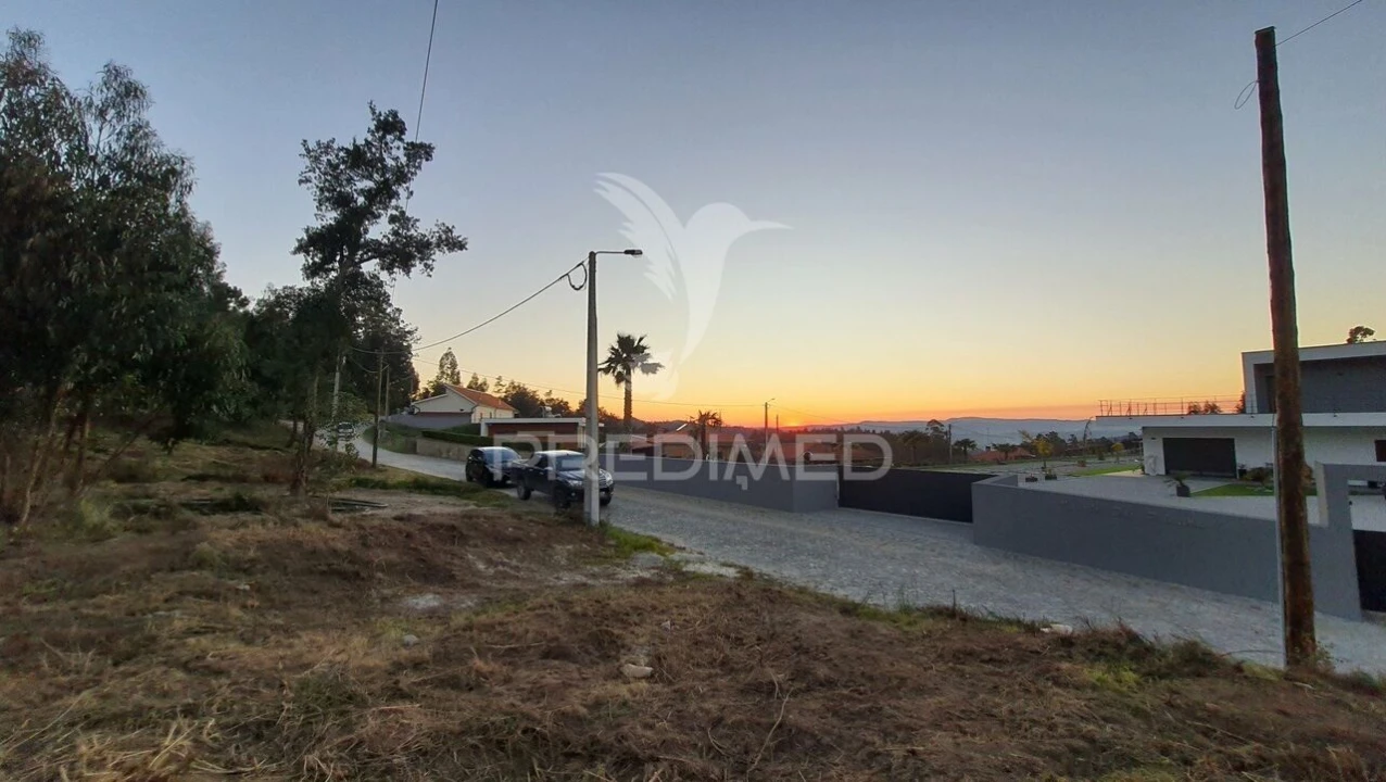 Terreno para Venda em Paço de Sousa Foto 5